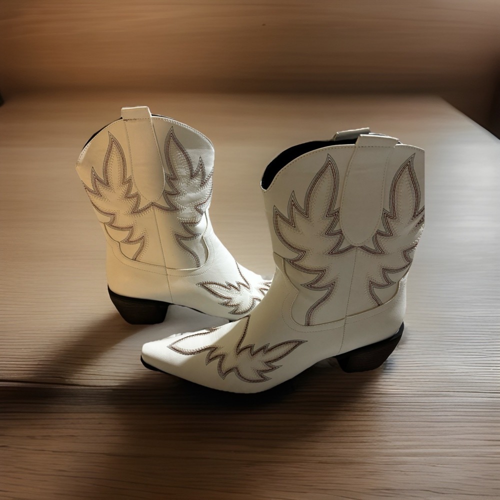 White Western Cowboy Boots with Decorative Stitching US Size 10